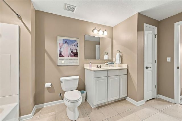 3829 S Coachman Drive, Independence, MO 64055