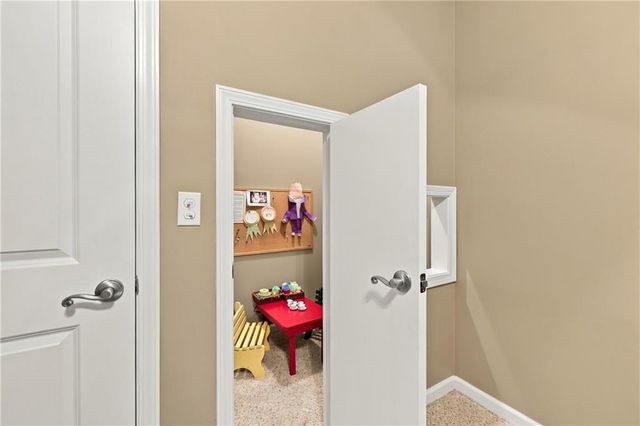 3829 S Coachman Drive, Independence, MO 64055