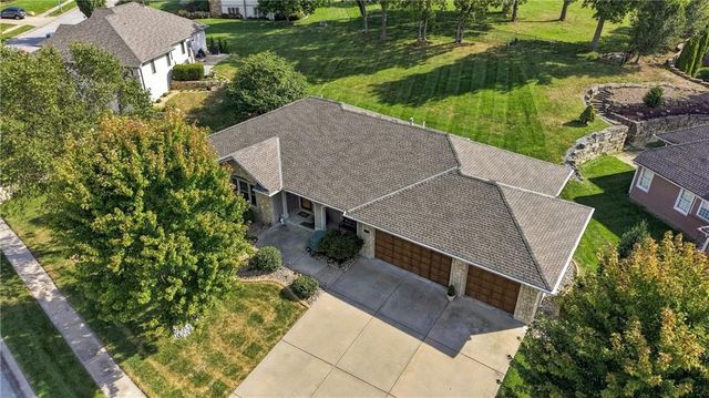 3829 S Coachman Drive, Independence, MO 64055