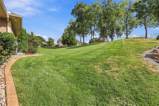 3829 S Coachman Drive, Independence, MO 64055