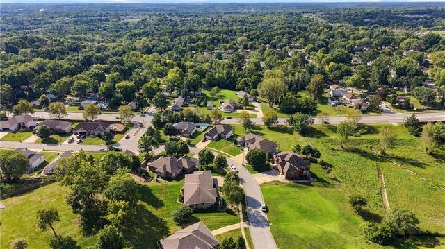 3829 S Coachman Drive, Independence, MO 64055