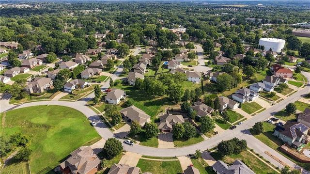 3829 S Coachman Drive, Independence, MO 64055