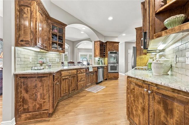 3829 S Coachman Drive, Independence, MO 64055