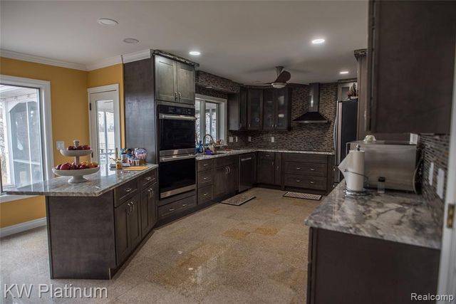 2894 Military Street, Port Huron, MI 48060