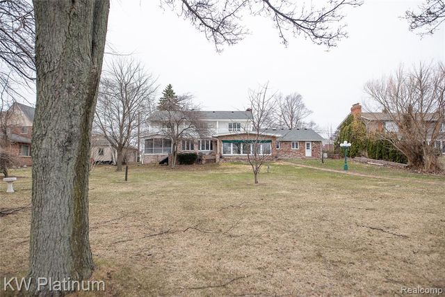 2894 Military Street, Port Huron, MI 48060