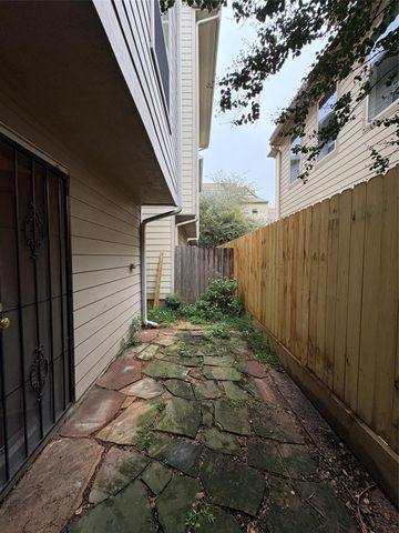 2614 Enclave At Shady Acres Court, Houston, TX 77008