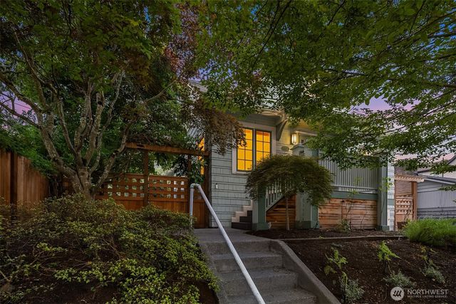 207 25th Avenue, Seattle, WA 98122