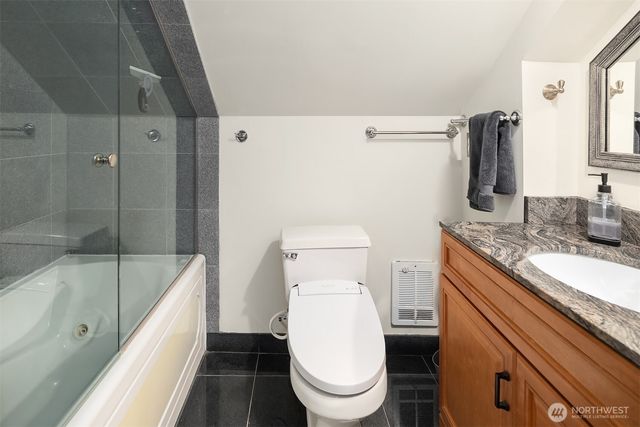 207 25th Avenue, Seattle, WA 98122