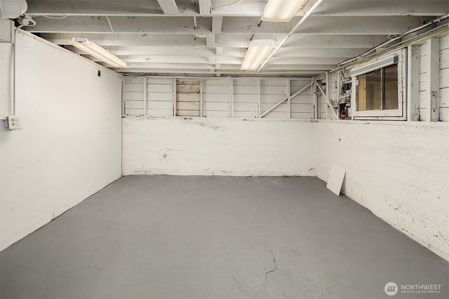 207 25th Avenue, Seattle, WA 98122