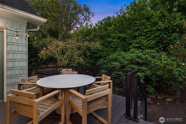 207 25th Avenue, Seattle, WA 98122