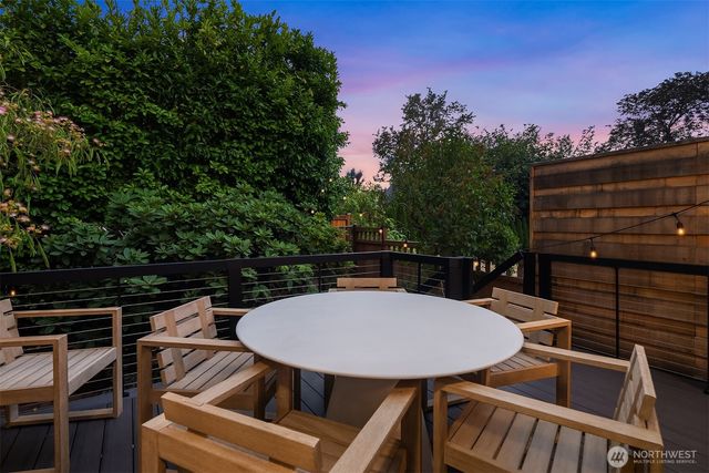 207 25th Avenue, Seattle, WA 98122