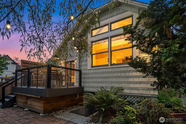 207 25th Avenue, Seattle, WA 98122