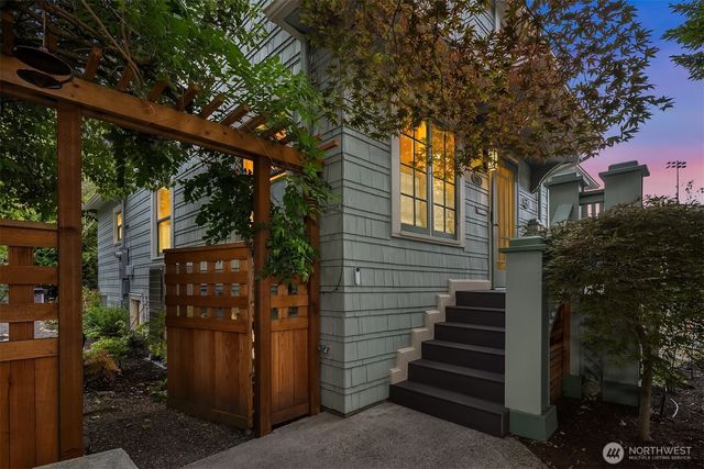 207 25th Avenue, Seattle, WA 98122