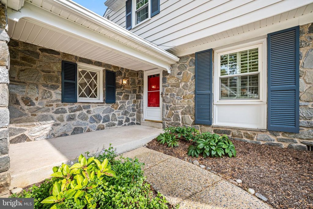 593 WATFORD LN, BERWYN, PA 19312 — photo 2