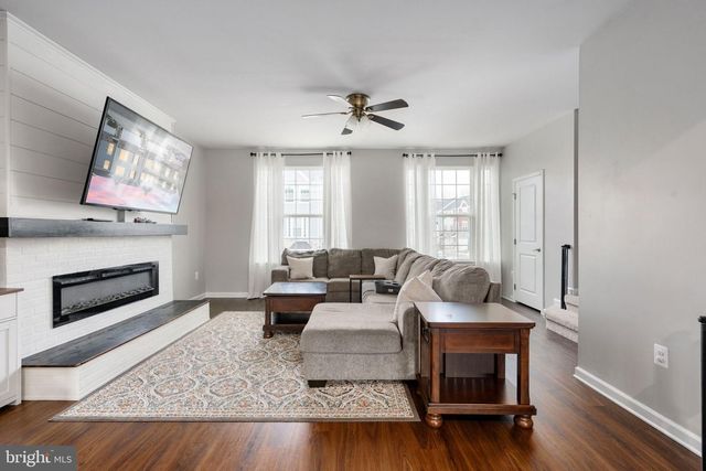 9712 CEDARMASS CIR, Fredericksburg, VA 22408