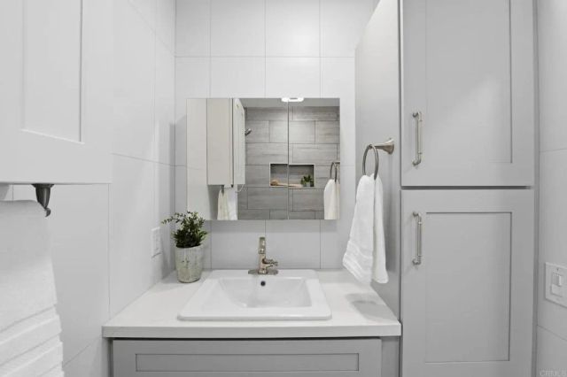 4950 Luna Drive, Oceanside, CA 92057