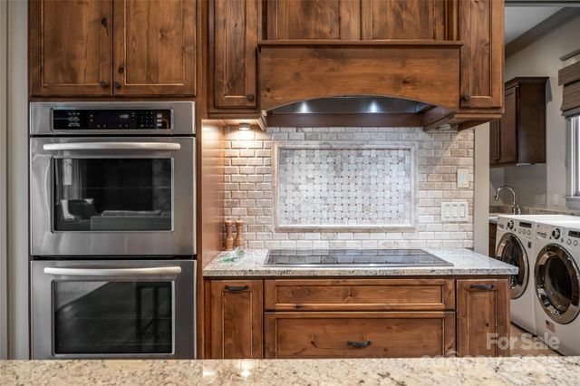 2 Cherokee Orchard Court, Fairview, NC 28730