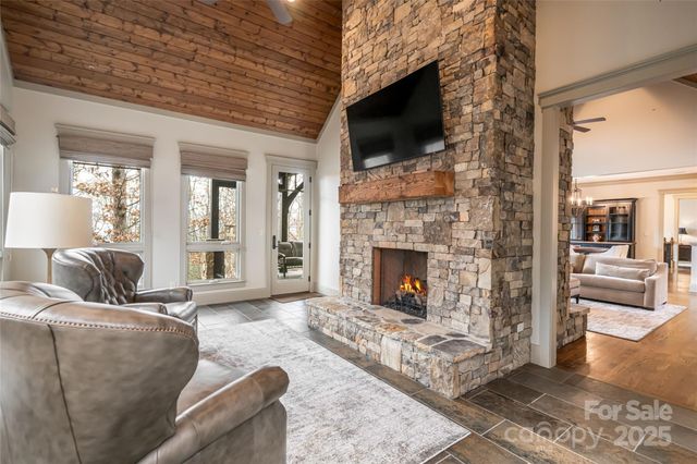 2 Cherokee Orchard Court, Fairview, NC 28730