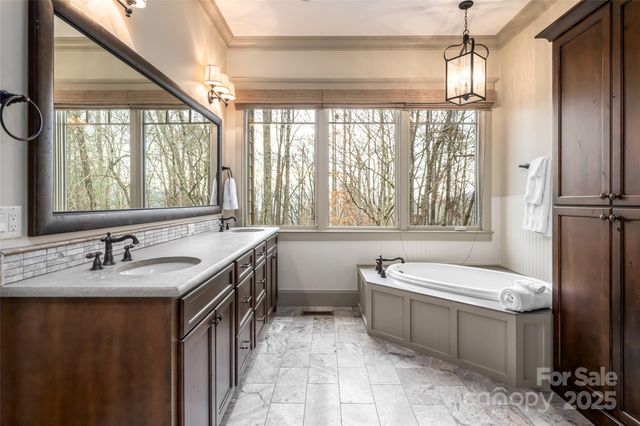 2 Cherokee Orchard Court, Fairview, NC 28730