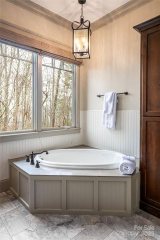 2 Cherokee Orchard Court, Fairview, NC 28730