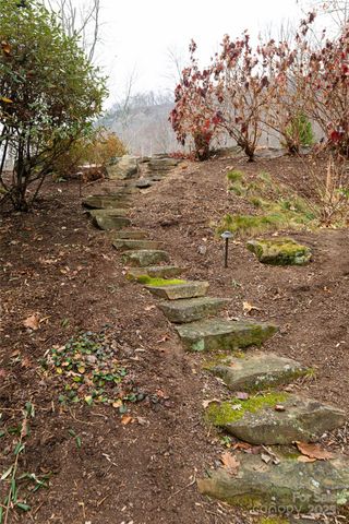 2 Cherokee Orchard Court, Fairview, NC 28730