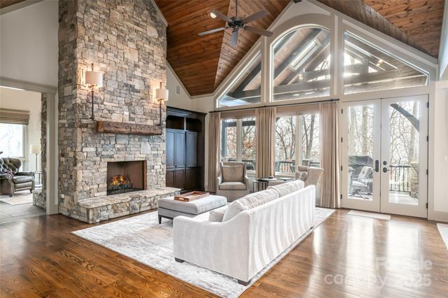 2 Cherokee Orchard Court, Fairview, NC 28730