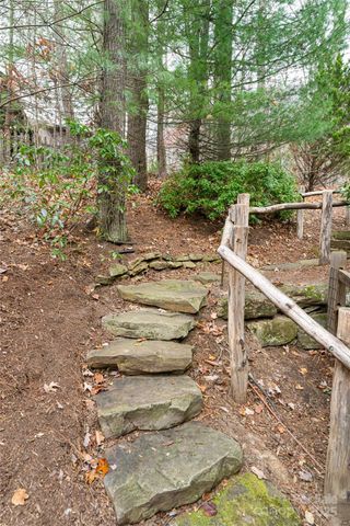 2 Cherokee Orchard Court, Fairview, NC 28730