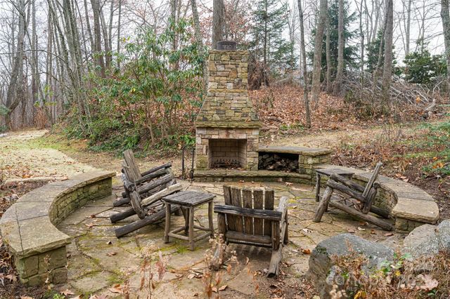 2 Cherokee Orchard Court, Fairview, NC 28730