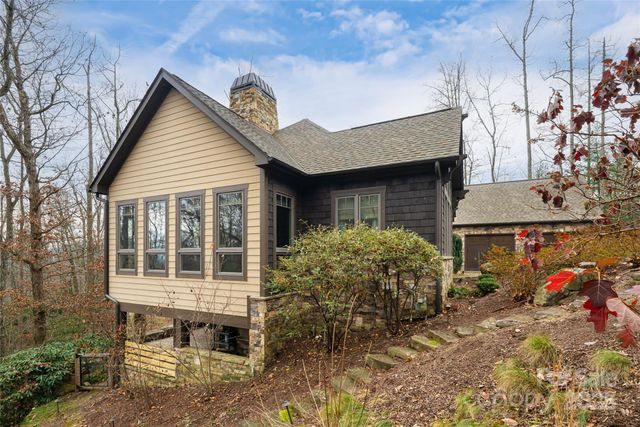 2 Cherokee Orchard Court, Fairview, NC 28730