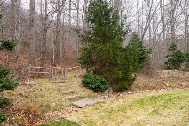 2 Cherokee Orchard Court, Fairview, NC 28730