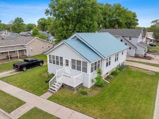 803 W NORTH WATER STREET, New London, WI 54961