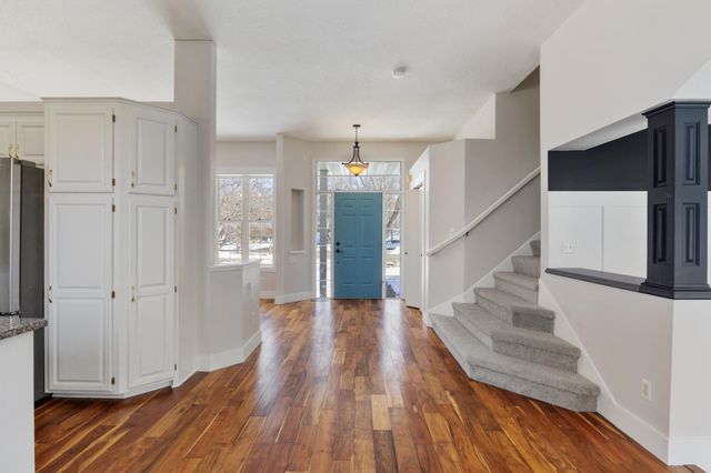 2045 Safari Heights Trail, Eagan, MN 55122