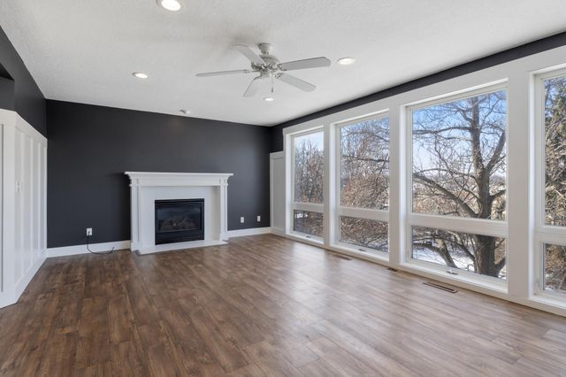 2045 Safari Heights Trail, Eagan, MN 55122