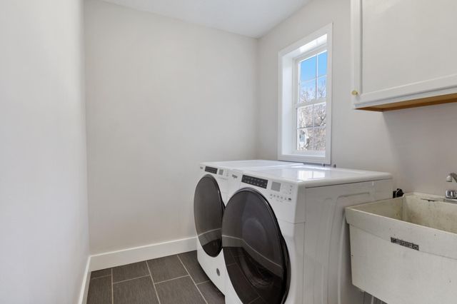 2045 Safari Heights Trail, Eagan, MN 55122