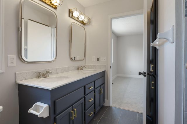 2045 Safari Heights Trail, Eagan, MN 55122