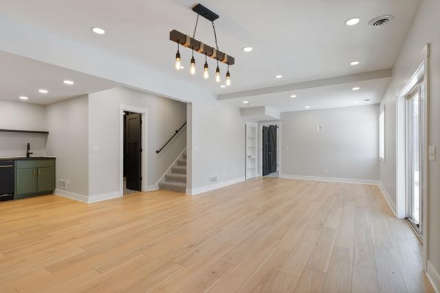 2045 Safari Heights Trail, Eagan, MN 55122