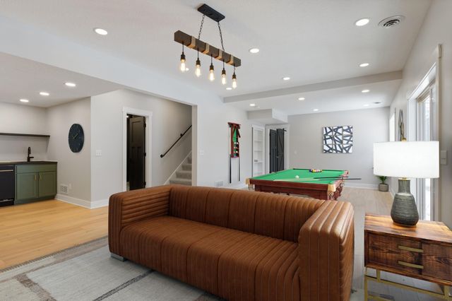 2045 Safari Heights Trail, Eagan, MN 55122