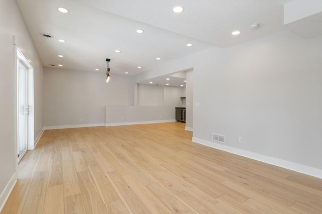 2045 Safari Heights Trail, Eagan, MN 55122