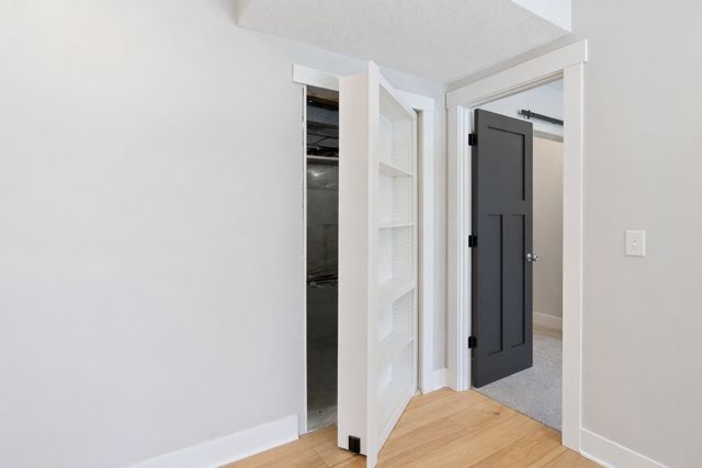 2045 Safari Heights Trail, Eagan, MN 55122