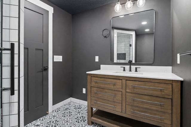 2045 Safari Heights Trail, Eagan, MN 55122