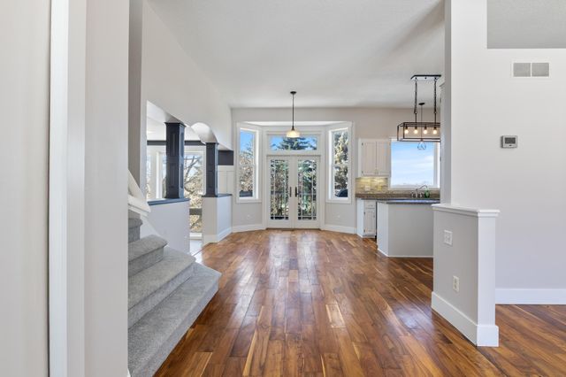 2045 Safari Heights Trail, Eagan, MN 55122