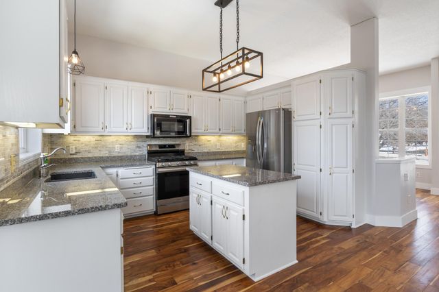 2045 Safari Heights Trail, Eagan, MN 55122