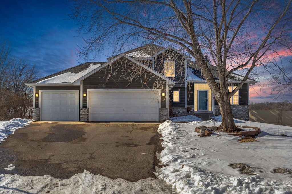 2045 Safari Heights Trail, Eagan, MN 55122