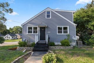 2904 Broadway, Rockford, IL 61108
