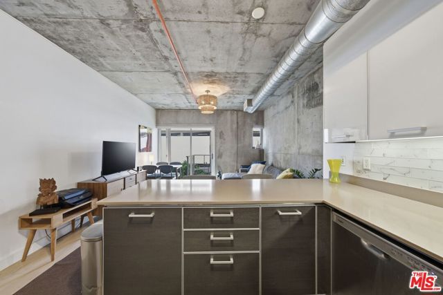 645 W 9th Street 406, Los Angeles, CA 90015