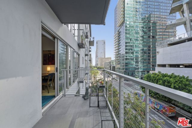 645 W 9th Street 406, Los Angeles, CA 90015
