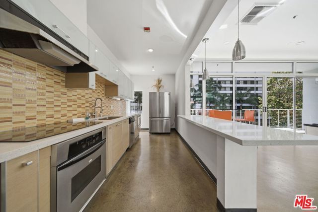 645 W 9th Street 406, Los Angeles, CA 90015