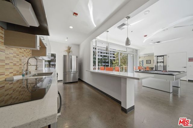 645 W 9th Street 406, Los Angeles, CA 90015