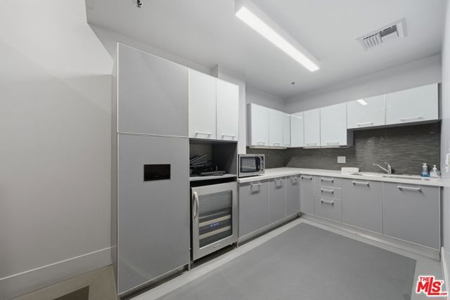 645 W 9th Street 406, Los Angeles, CA 90015