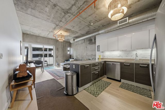 645 W 9th Street 406, Los Angeles, CA 90015